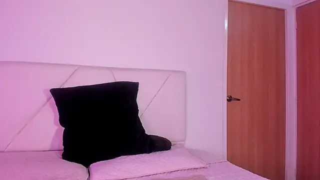 julz 03 online show from October 2025 07:36:02 PM