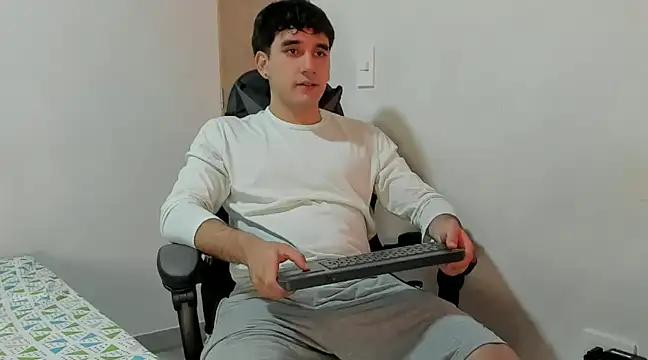 Snapshot of leo030809 chatting on December 2024 01:18:01 AM leo030809 online show from December 2024 01:18:01 AM