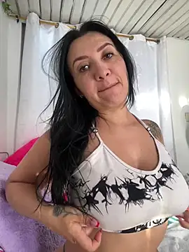 Snapshot of juliamond chatting on March 2025 09:27:02 PM juliamond online show from March 2025 09:27:02 PM