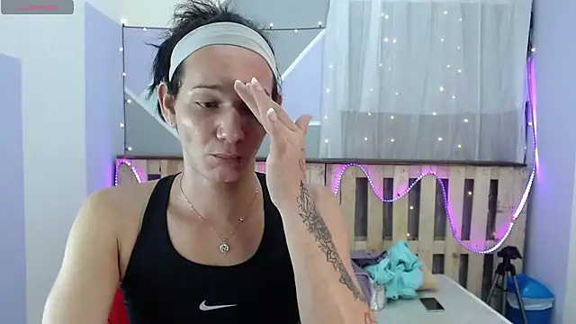 Snapshot of Michellcockxxx chatting on February 2025 11:54:01 AM Michellcockxxx online show from February 2025 11:54:01 AM