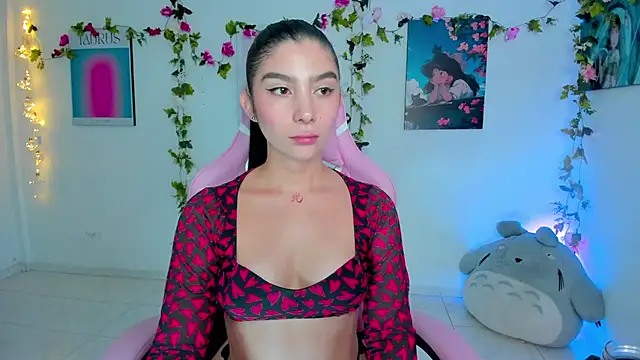 Snapshot of vaura_ chatting on December 2024 03:58:02 AM vaura online show from December 2024 03:58:02 AM