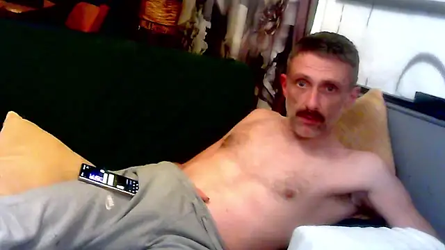 Snapshot of unclestefansdick chatting on October 2025 12:20:01 AM unclestefansdick online show from October 2025 12:20:01 AM