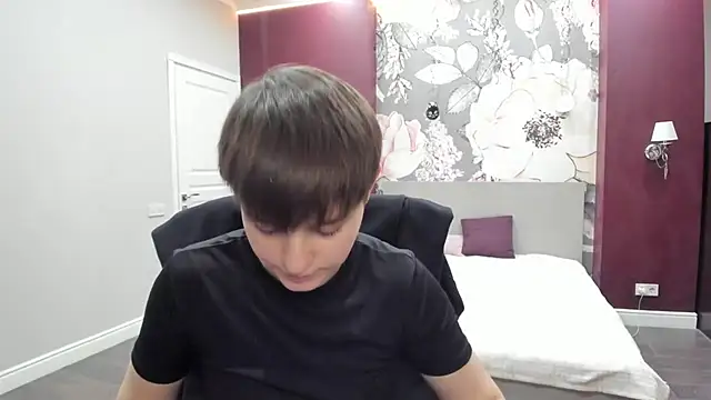 EmiliaYours online show from January 2026 04:00:01 PM