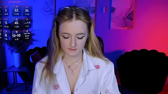 luna berryy online show from April 2026 08:20:02 PM