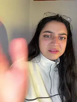 Snapshot of Cassie-millers chatting on December 2024 11:29:02 PM Cassie-millers online show from December 2024 11:29:02 PM