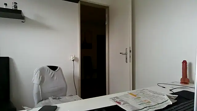 Snapshot of alpha-hunk chatting on May 2026 09:58:01 AM alpha-hunk online show from May 2026 09:58:01 AM