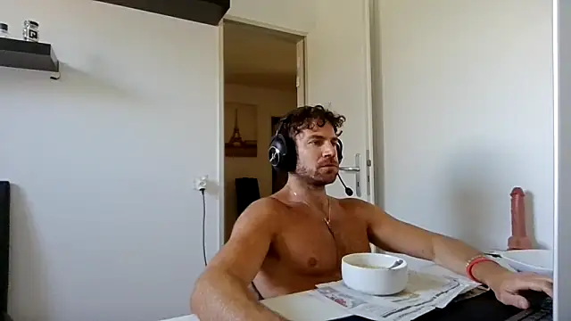 Snapshot of alpha-hunk chatting on May 2026 10:31:02 AM alpha-hunk online show from May 2026 10:31:02 AM