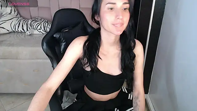 Snapshot of jesi_daniels_b chatting on December 2024 10:47:02 PM jesi daniels b online show from December 2024 10:47:02 PM