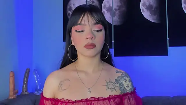 Snapshot of maddy_walker chatting on December 2024 08:54:02 PM maddy walker online show from December 2024 08:54:02 PM