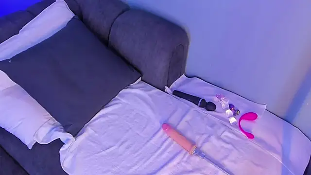 Snapshot of maddy_walker chatting on December 2024 08:57:02 PM maddy walker online show from December 2024 08:57:02 PM