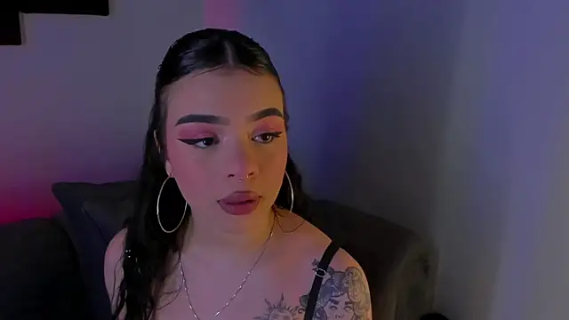 Snapshot of maddy_walker chatting on December 2024 09:30:02 PM maddy walker online show from December 2024 09:30:02 PM