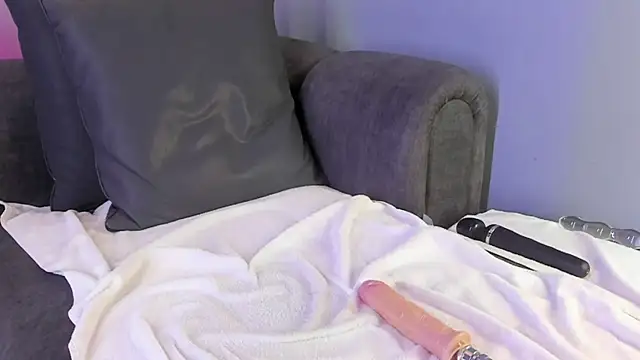 Snapshot of maddy_walker chatting on December 2024 03:55:02 AM maddy walker online show from December 2024 03:55:02 AM