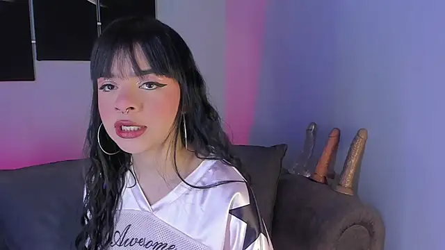 Snapshot of maddy_walker chatting on January 2025 08:37:02 PM maddy walker online show from January 2025 08:37:02 PM