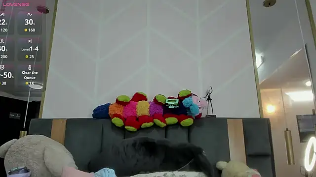 MadyJackson online show from November 2025 12:26:01 PM