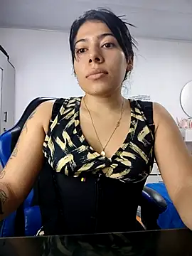 Caro kitty- online show from December 2025 03:08:01 PM