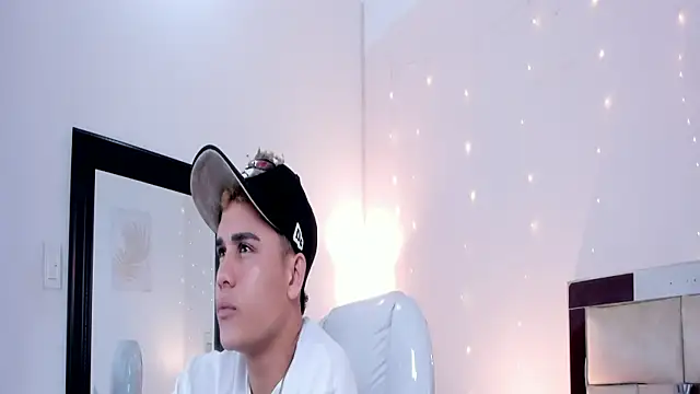 saraandstiven online show from March 2025 03:19:01 AM