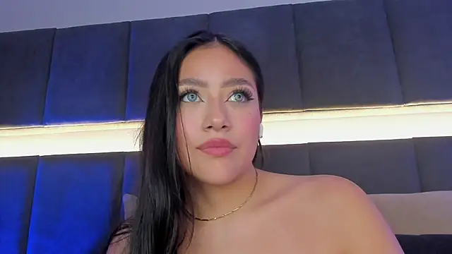 nicolle pierce online show from February 2025 12:00:02 PM