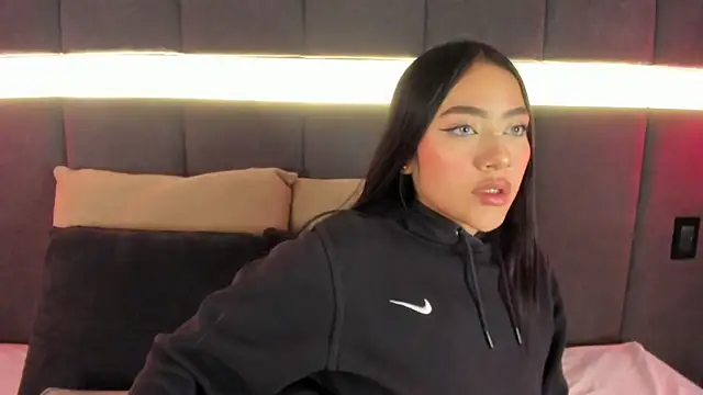 nicolle pierce online show from September 2025 12:30:01 PM