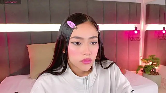 nicolle pierce online show from November 2025 02:49:02 PM