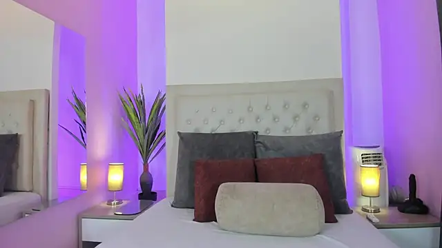 nicolle pierce online show from April 2026 12:35:02 PM