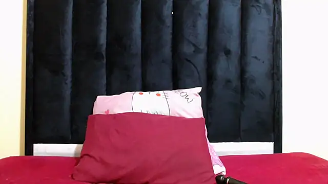 kittykhloe22 online show from February 2026 08:38:01 PM