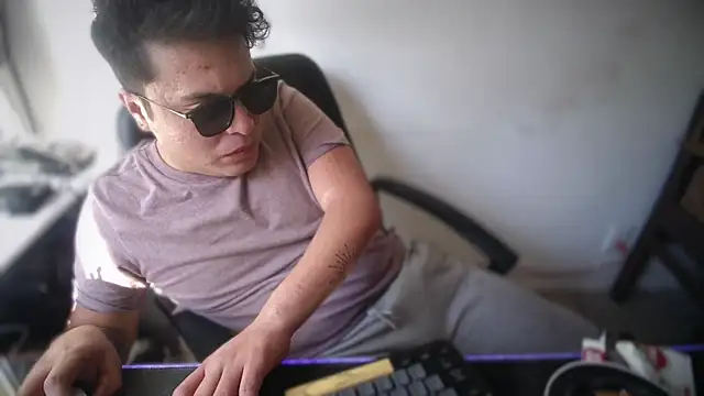 Snapshot of FrankGatsby11 chatting on November 2025 08:41:02 PM FrankGatsby11 online show from November 2025 08:41:02 PM