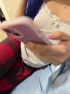 Snapshot of elikittens chatting on November 2025 04:01:02 AM elikittens online show from November 2025 04:01:02 AM