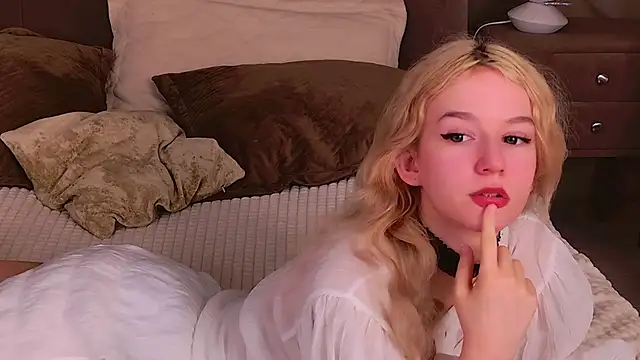 Snapshot of NaomiLoys chatting on March 2025 03:43:01 AM NaomiLoys online show from March 2025 03:43:01 AM