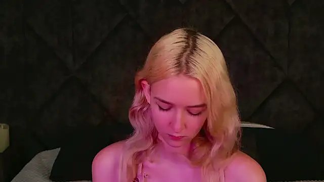 Snapshot of NaomiLoys chatting on September 2025 09:03:02 PM NaomiLoys online show from September 2025 09:03:02 PM