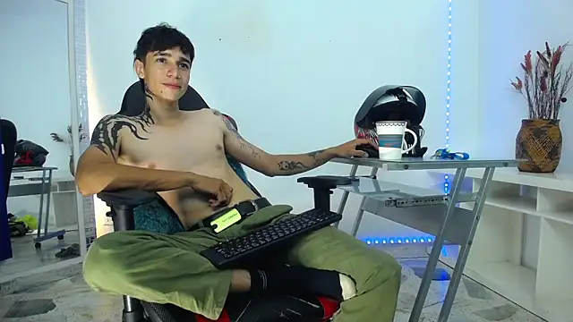 Zacktk7 online show from December 2024 02:32:01 AM