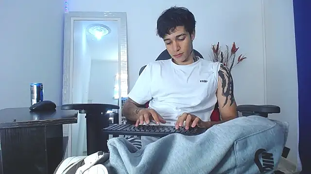 Zacktk7 online show from February 2025 07:44:02 PM