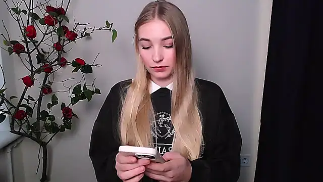 Queen ofLove online show from November 2025 02:16:01 PM