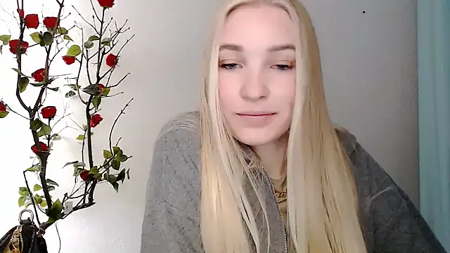 Queen ofLove online show from April 2026 12:32:02 PM