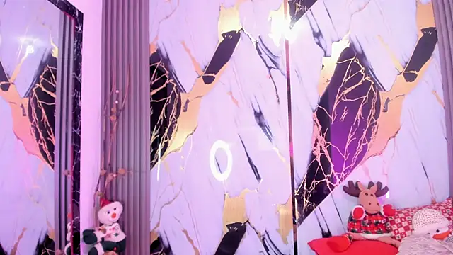 Snapshot of sophiee_evanss_ chatting on December 2024 12:40:02 PM sophiee evanss online show from December 2024 12:40:02 PM