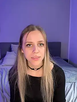 lunawolf21 online show from December 2024 08:23:02 AM