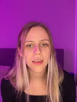 lunawolf21 online show from December 2024 07:11:02 PM