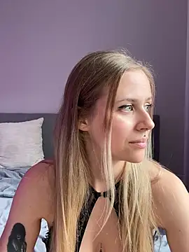 lunawolf21 online show from December 2024 11:21:01 AM