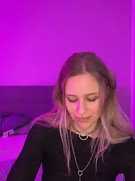 lunawolf21 online show from January 2025 07:11:01 AM