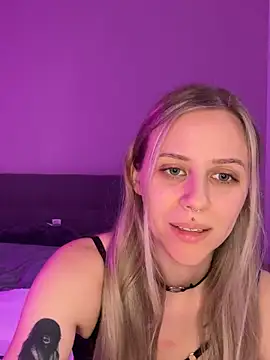 lunawolf21 online show from January 2025 08:13:02 AM