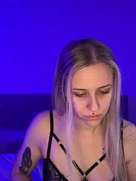 lunawolf21 online show from February 2025 07:45:02 AM