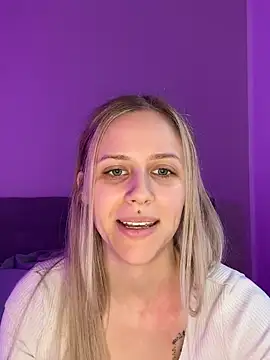 lunawolf21 online show from February 2025 09:15:01 AM