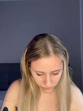 lunawolf21 online show from February 2025 07:12:01 AM