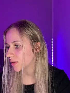 lunawolf21 online show from March 2025 05:39:02 PM