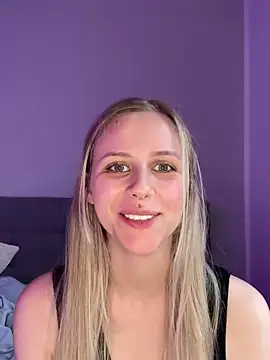 lunawolf21 online show from March 2025 08:15:01 AM