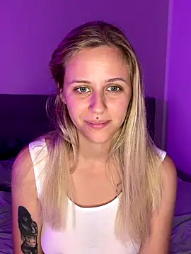 lunawolf21 online show from October 2025 09:19:02 AM