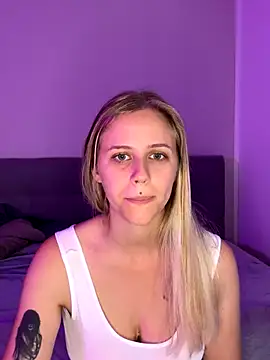 lunawolf21 online show from October 2025 06:24:01 AM