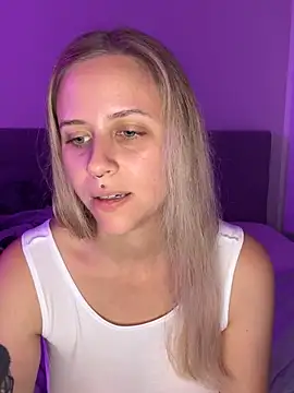 lunawolf21 online show from October 2025 07:03:02 PM