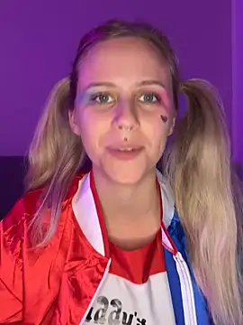 lunawolf21 online show from October 2025 05:46:02 PM