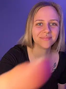 lunawolf21 online show from February 2026 07:46:01 AM