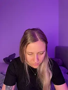 lunawolf21 online show from February 2026 07:15:01 AM